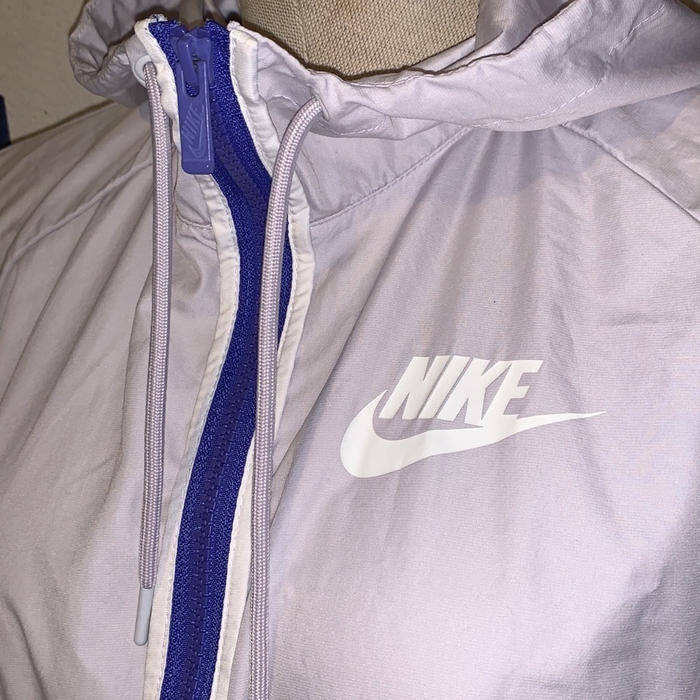 Nike - Picture 4 of 8